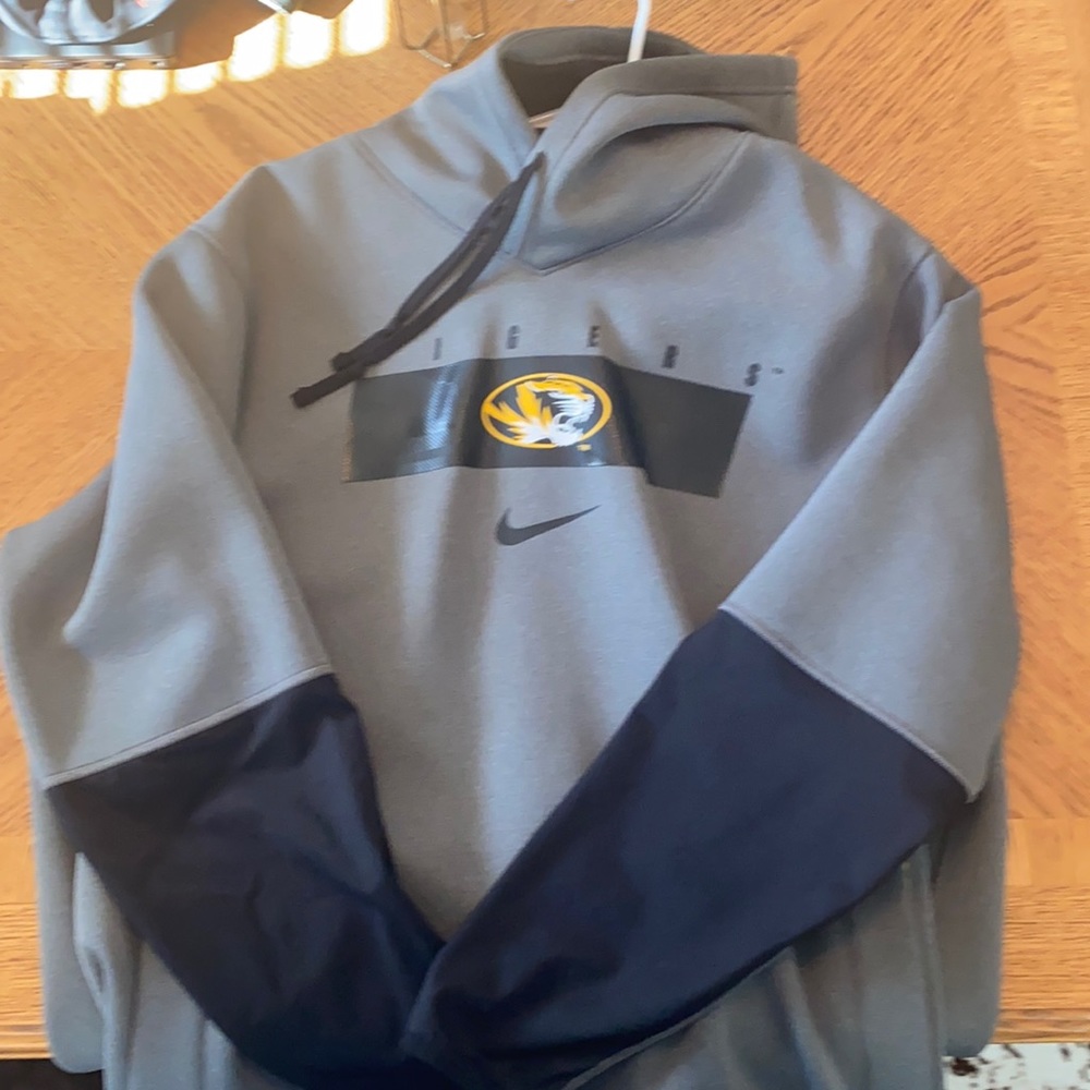 Nike. Mizzou Tigers Hoodie.